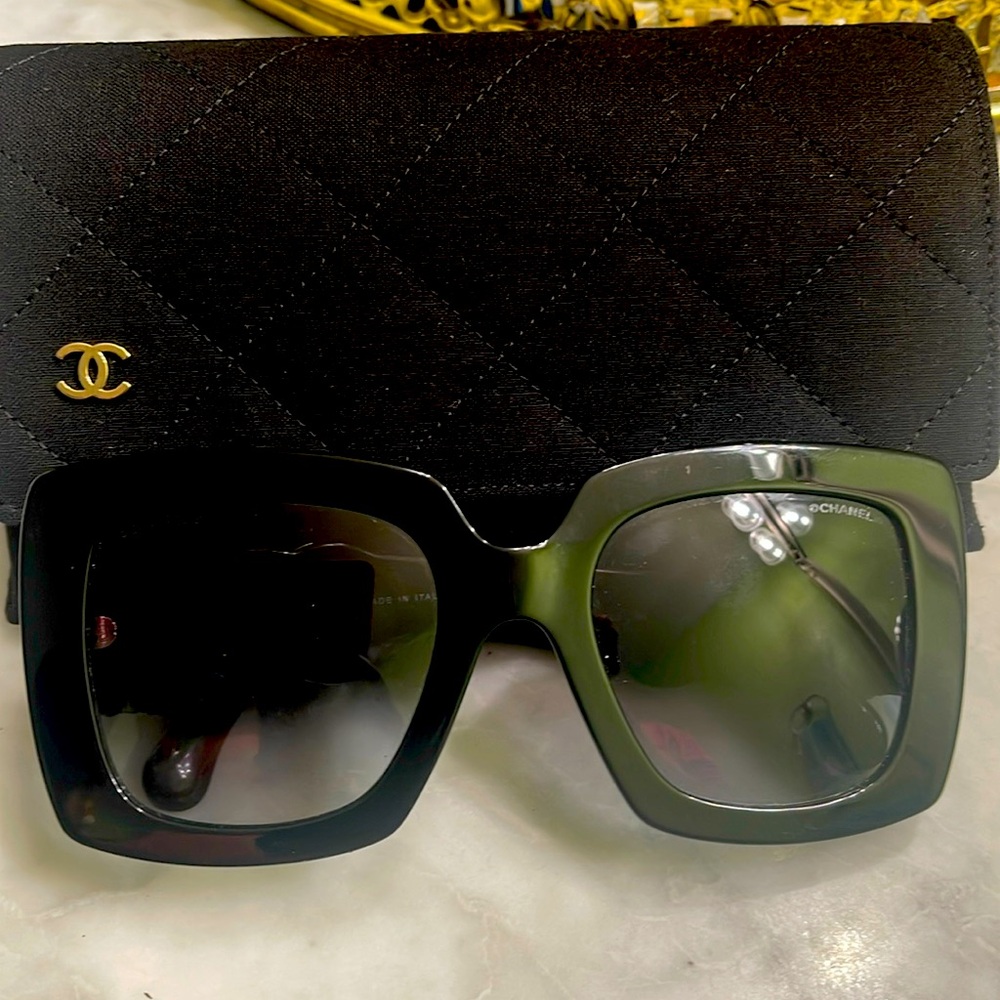 Lambskin leather Chanel sunglasses